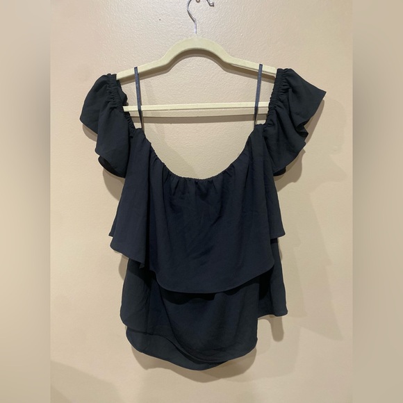 NEW WITH TAGS* Size Medium beautiful black ruffled sleeve blouse - Picture 3 of 8